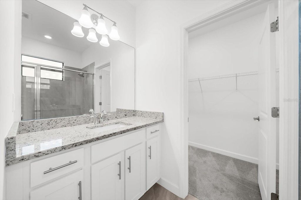 Image 32 of property listing at 15942 CLEAR SKIES PLACE, Bradenton, FL 34211