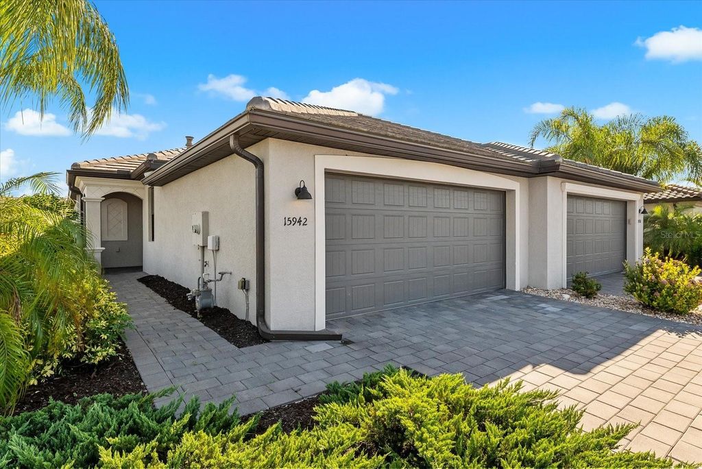 Image 40 of property listing at 15942 CLEAR SKIES PLACE, Bradenton, FL 34211