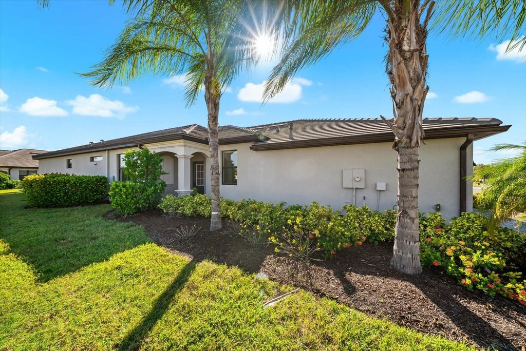 Image 42 of property listing at 15942 CLEAR SKIES PLACE, Bradenton, FL 34211