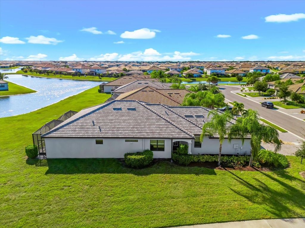 Image 45 of property listing at 15942 CLEAR SKIES PLACE, Bradenton, FL 34211