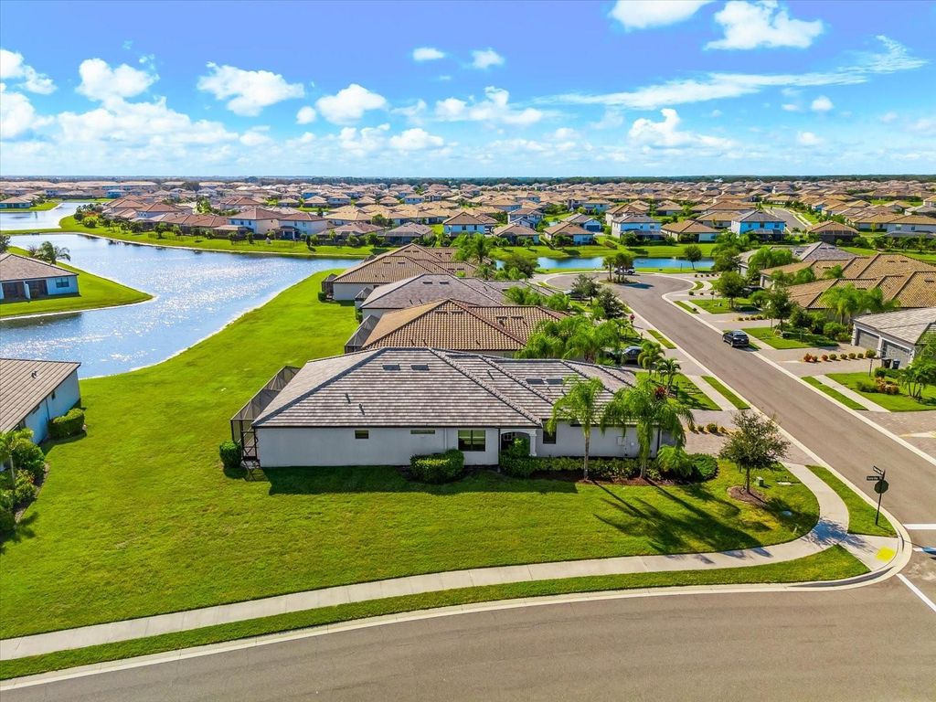 Image 46 of property listing at 15942 CLEAR SKIES PLACE, Bradenton, FL 34211
