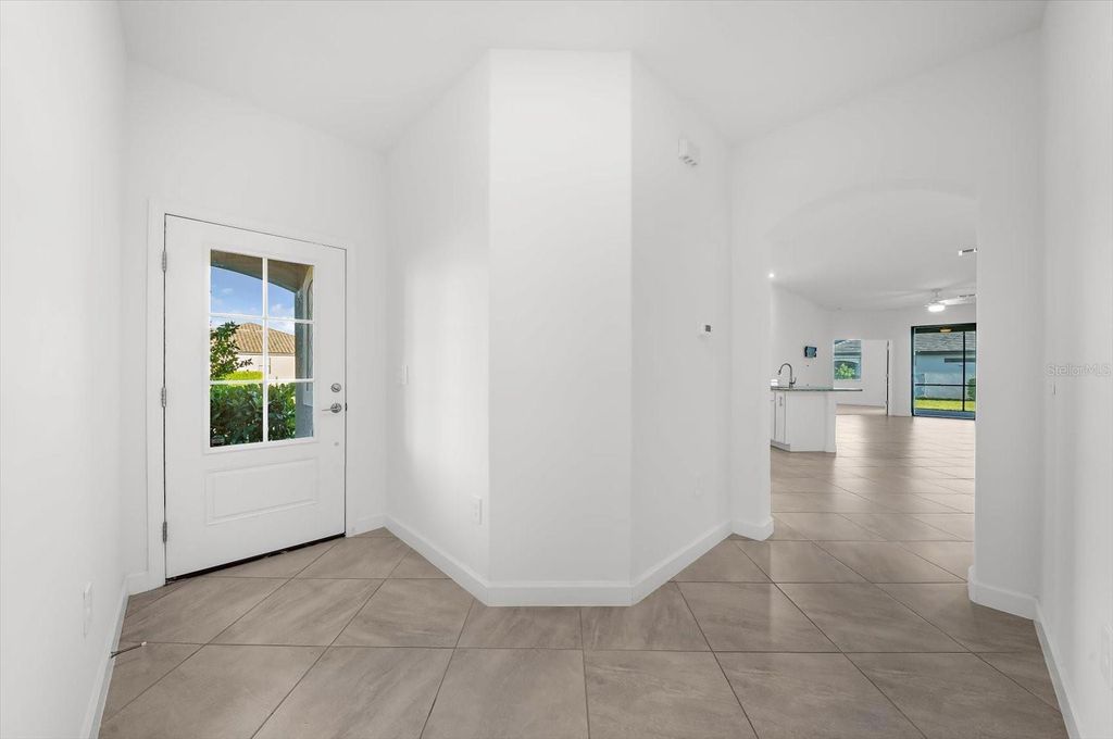 Image 6 of property listing at 15942 CLEAR SKIES PLACE, Bradenton, FL 34211