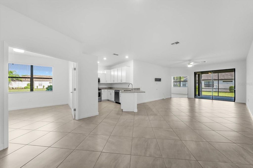 Image 10 of property listing at 15942 CLEAR SKIES PLACE, Bradenton, FL 34211