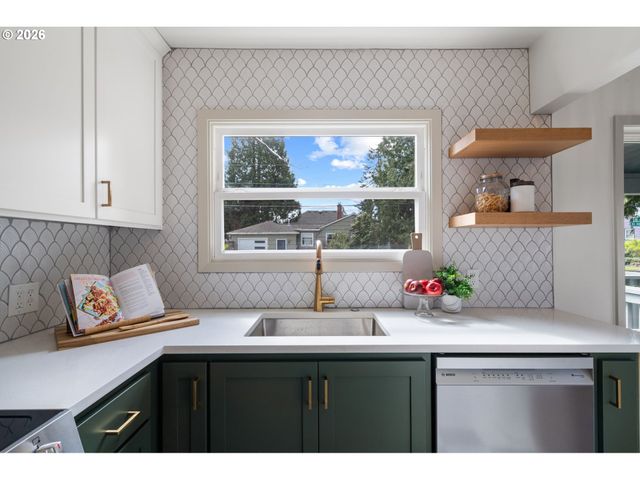 6909 Ne Multnomah St A, Portland, OR 97213