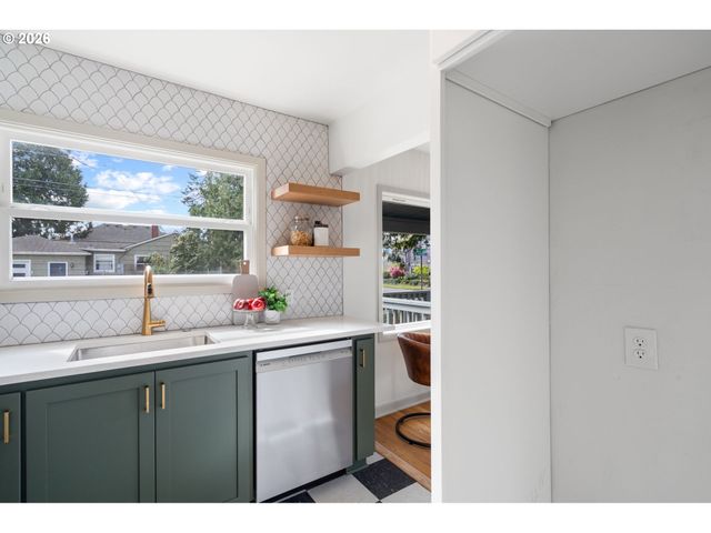 6909 Ne Multnomah St A, Portland, OR 97213