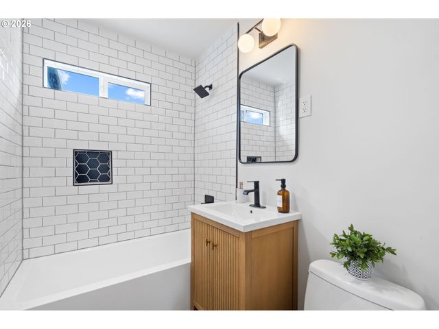 6909 Ne Multnomah St A, Portland, OR 97213