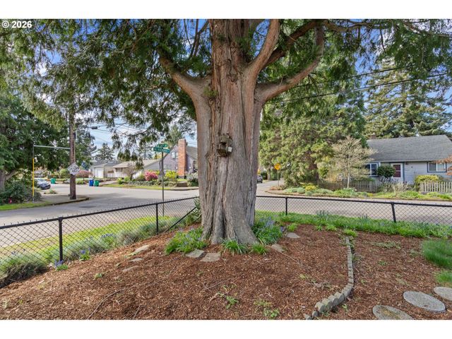 6909 Ne Multnomah St A, Portland, OR 97213