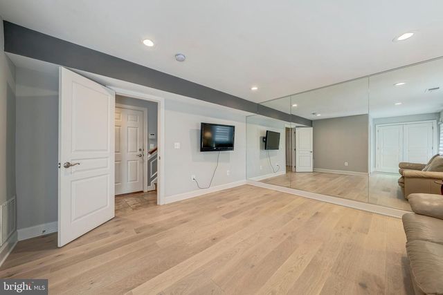 567 VAN BUREN ST, Herndon, VA 20170