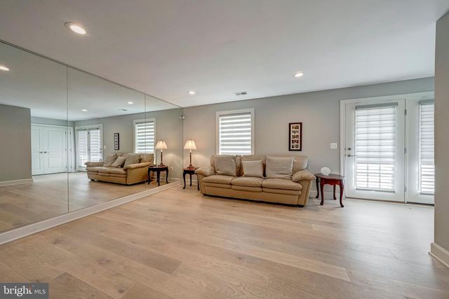 567 VAN BUREN ST, Herndon, VA 20170