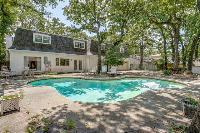 2458 Lakeview Circle, Arlington, TX 76013