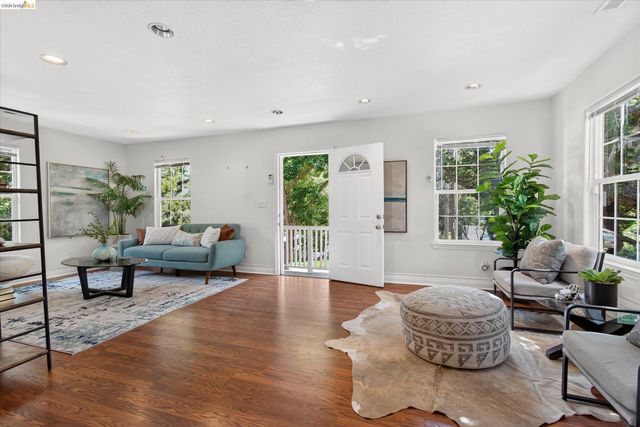 7925 Greenly, Oakland, CA 94605