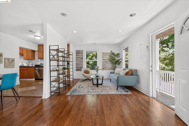 7925 Greenly, Oakland, CA 94605