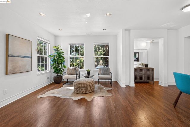 7925 Greenly, Oakland, CA 94605