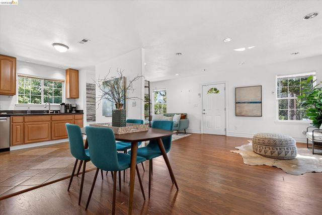 7925 Greenly, Oakland, CA 94605