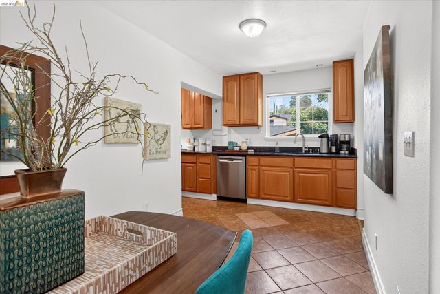 7925 Greenly, Oakland, CA 94605