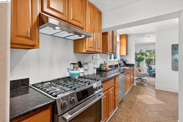 7925 Greenly, Oakland, CA 94605