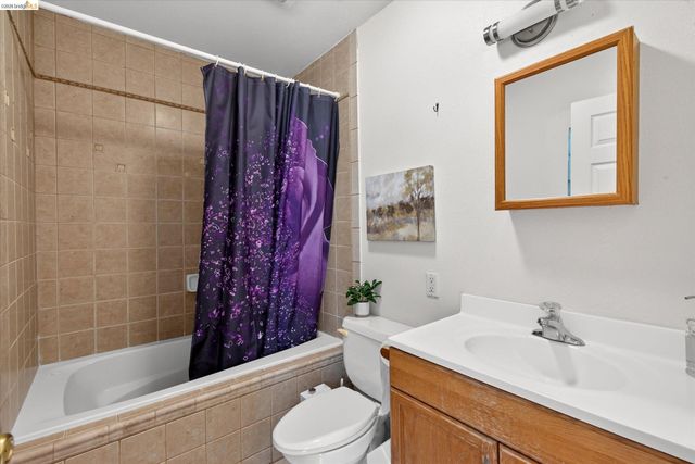 7925 Greenly, Oakland, CA 94605