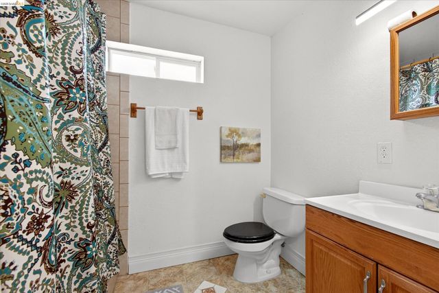 7925 Greenly, Oakland, CA 94605