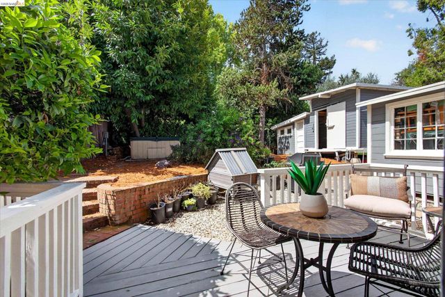 7925 Greenly, Oakland, CA 94605