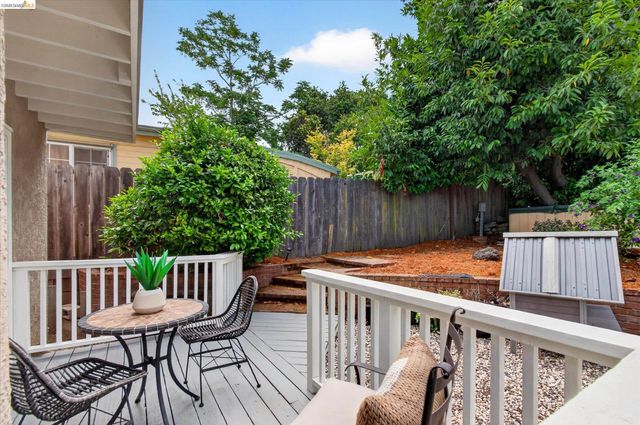 7925 Greenly, Oakland, CA 94605