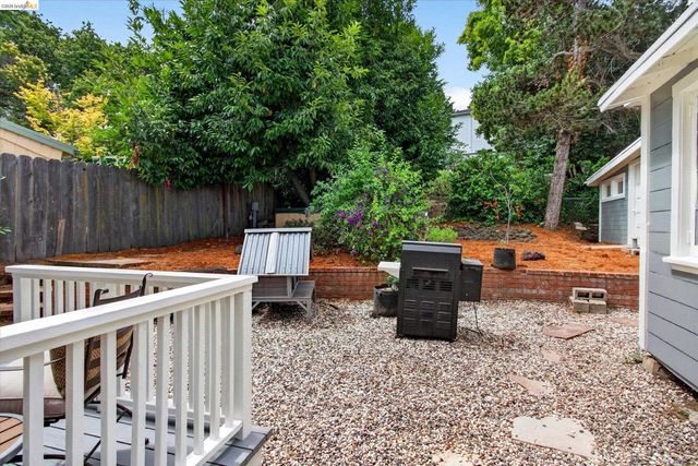 7925 Greenly, Oakland, CA 94605