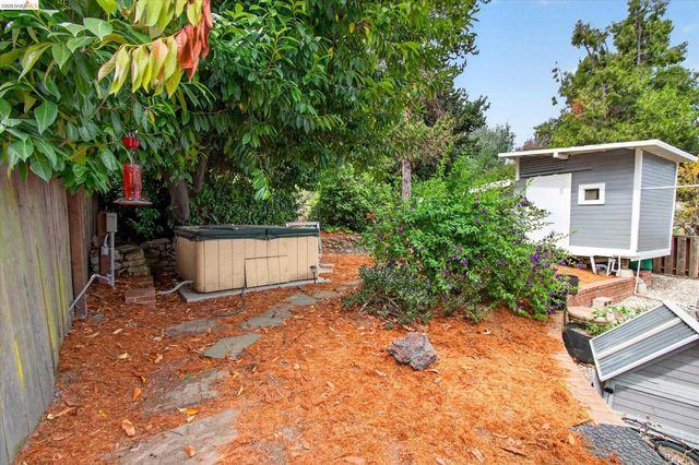 7925 Greenly, Oakland, CA 94605