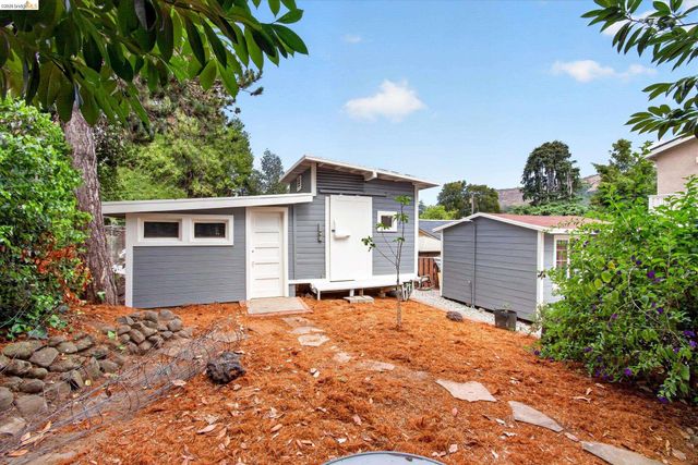 7925 Greenly, Oakland, CA 94605