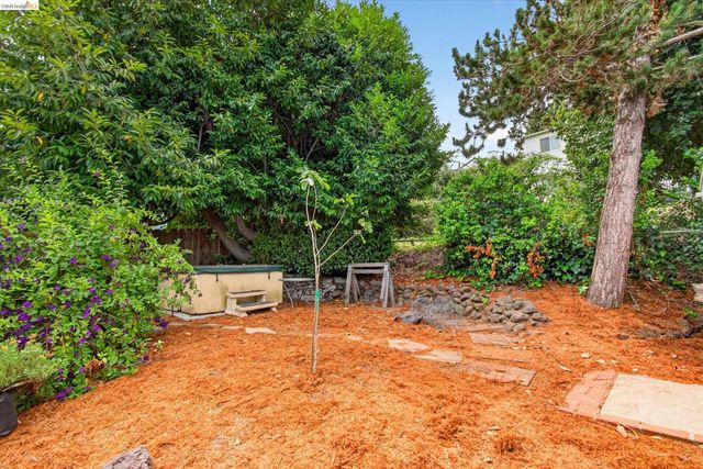 7925 Greenly, Oakland, CA 94605