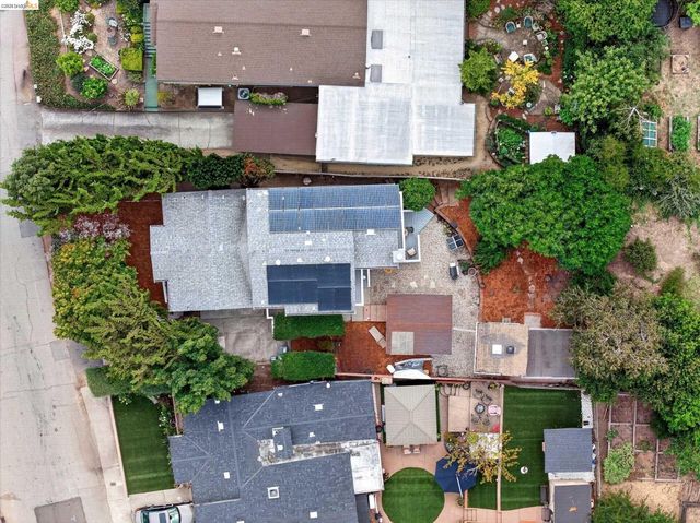 7925 Greenly, Oakland, CA 94605