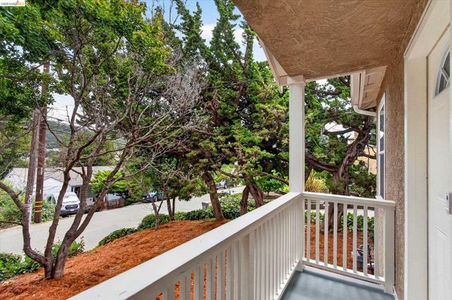 7925 Greenly, Oakland, CA 94605