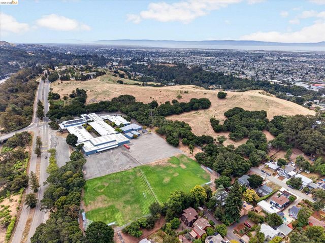 7925 Greenly, Oakland, CA 94605