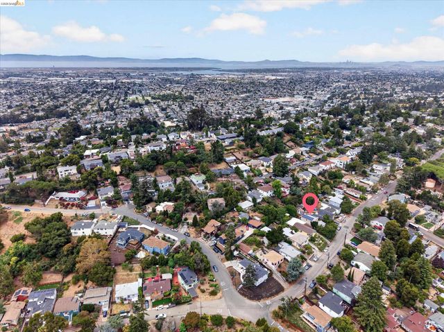 7925 Greenly, Oakland, CA 94605