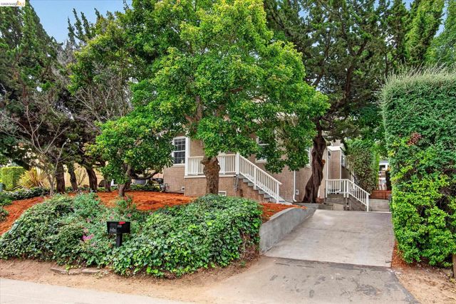 7925 Greenly, Oakland, CA 94605