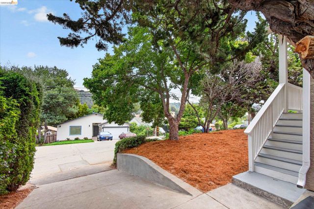 7925 Greenly, Oakland, CA 94605