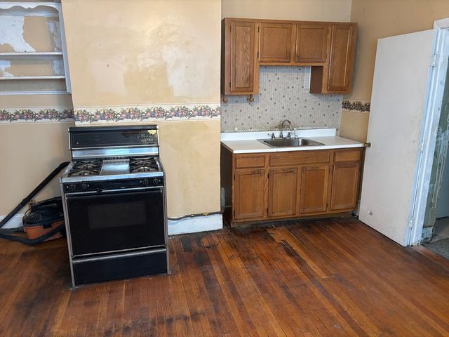 31 Lawrence Ave, Boston, MA 02121