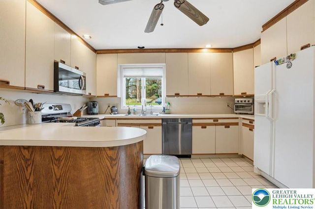 9 Aspen Court, Forks Twp, PA 18040