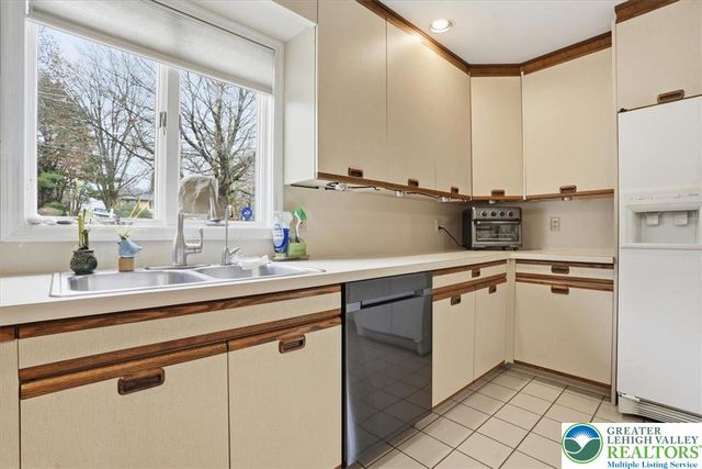 9 Aspen Court, Forks Twp, PA 18040