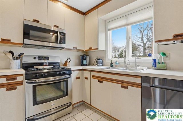 9 Aspen Court, Forks Twp, PA 18040