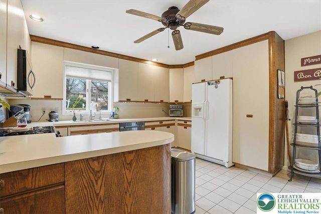 9 Aspen Court, Forks Twp, PA 18040