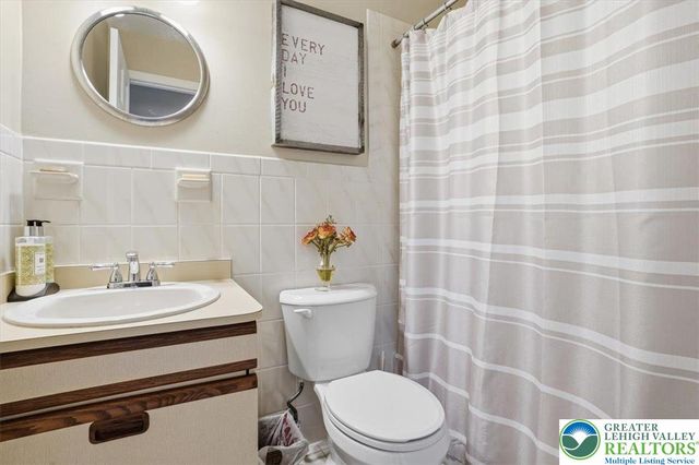 9 Aspen Court, Forks Twp, PA 18040