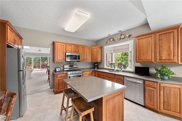 2137 Waters Edge Drive, Westlake, OH 44145