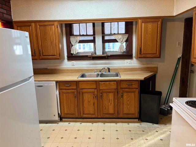 1410 S CHERRY Street, Centralia, IL 62801