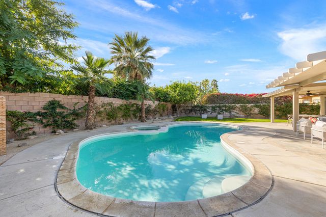 79381 Sierra Vista, La Quinta, CA 92253