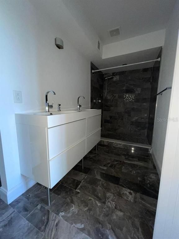 Image 17 of property listing at 5140 CONROY ROAD 37, Orlando, FL 32811