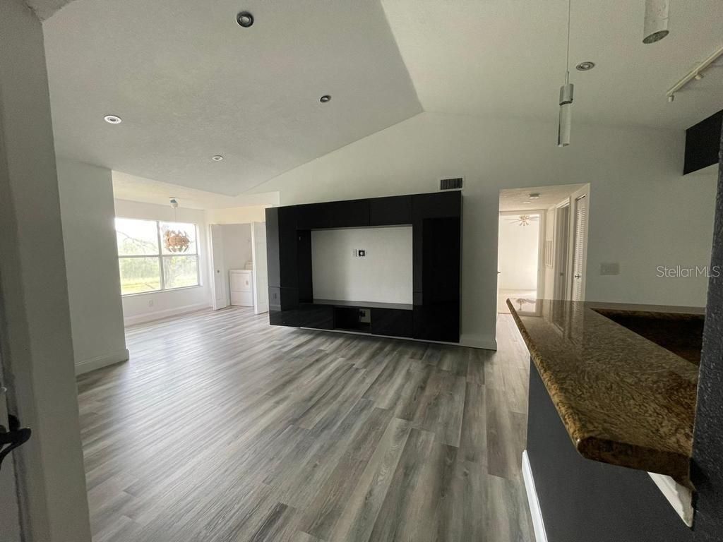Image 2 of property listing at 5140 CONROY ROAD 37, Orlando, FL 32811