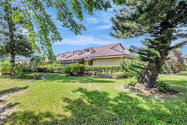 6749 Versailles Court 6749, Lake Worth, FL 33467