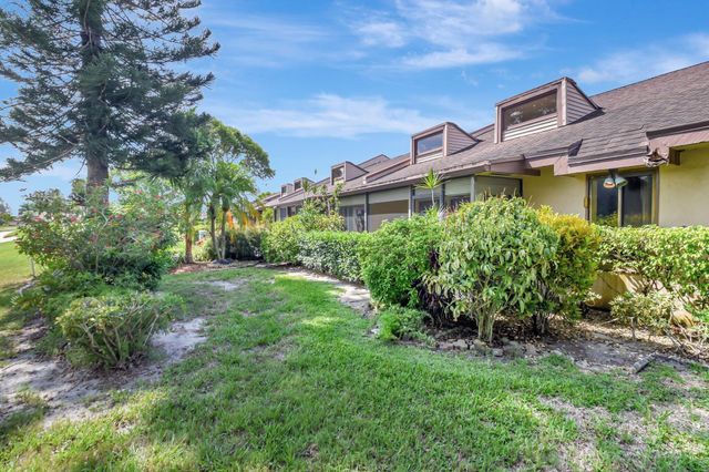 6749 Versailles Court 6749, Lake Worth, FL 33467