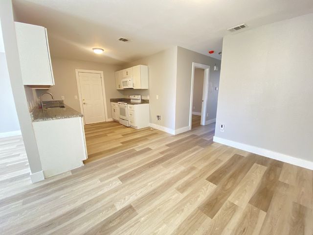 5125 Sunshine Drive, Fort Worth, TX 76105