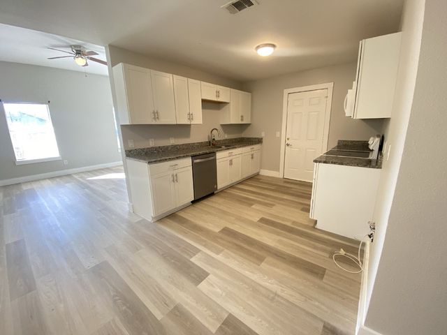 5125 Sunshine Drive, Fort Worth, TX 76105