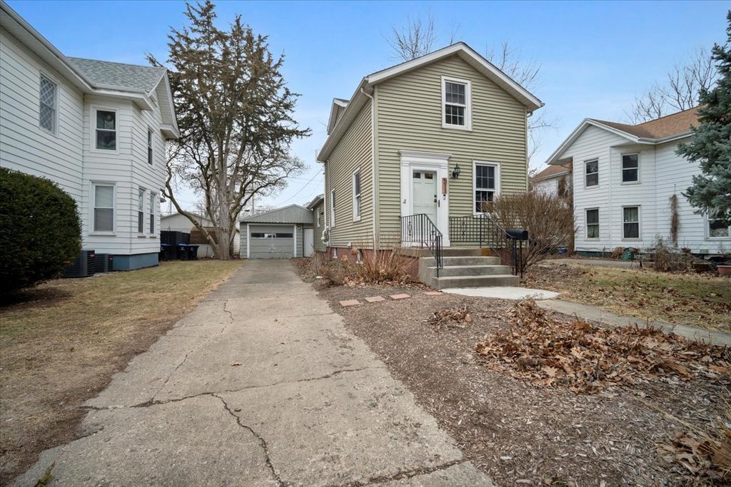 511 E Chestnut Street, Bloomington, IL 61701